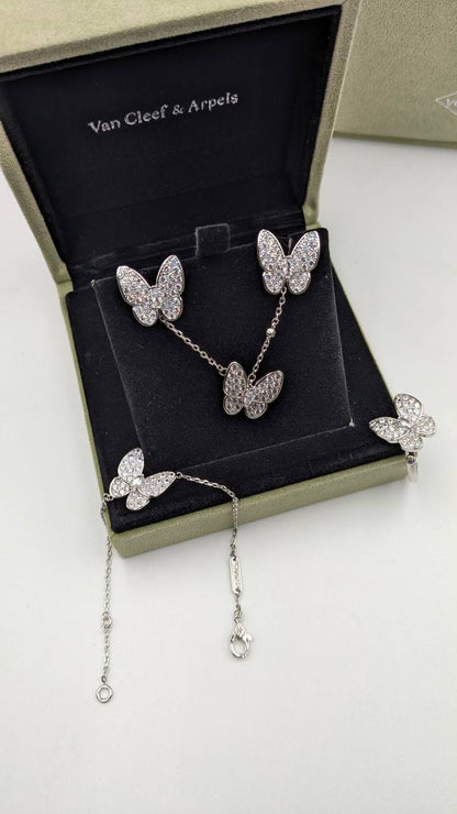 VCA Set
*Master Quality* 
*Necklace, Earrings, Bracelet & Ring*
260 dhs✅ with Normal Box 🎁
280 dhs✅ with Good Box 🎁
355 dhs✅ with Master Box 🎁

Zain210
♥️♥️♥️
