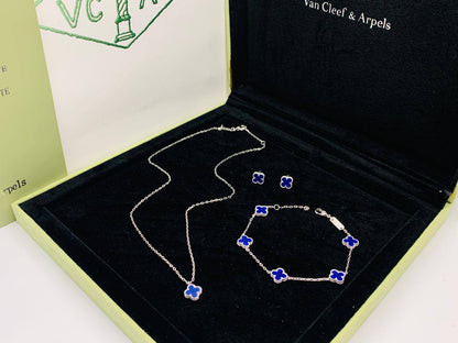VANCLEAF MINI

SET MASTER
NECKLACE BRACELET EARRINGS
WITH GOOD BOX AND PAPER BAG🛍️🎁
150 dhs🇦🇪🇦🇪

Zain89
♥️♥️♥️