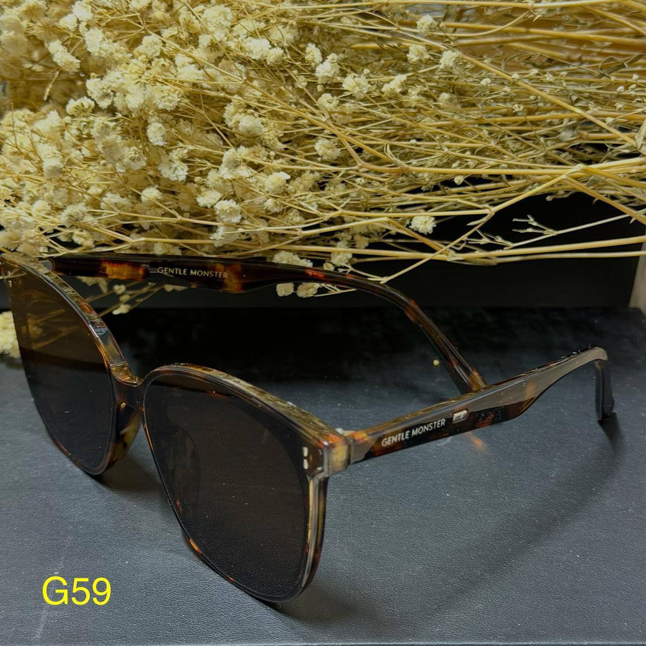 GENTLE MONSTER 👿 *

Sunglasses 🕶️ 

Copy one 

With master box 📦 
50 dhs✅

Zain216
♥️♥️♥️