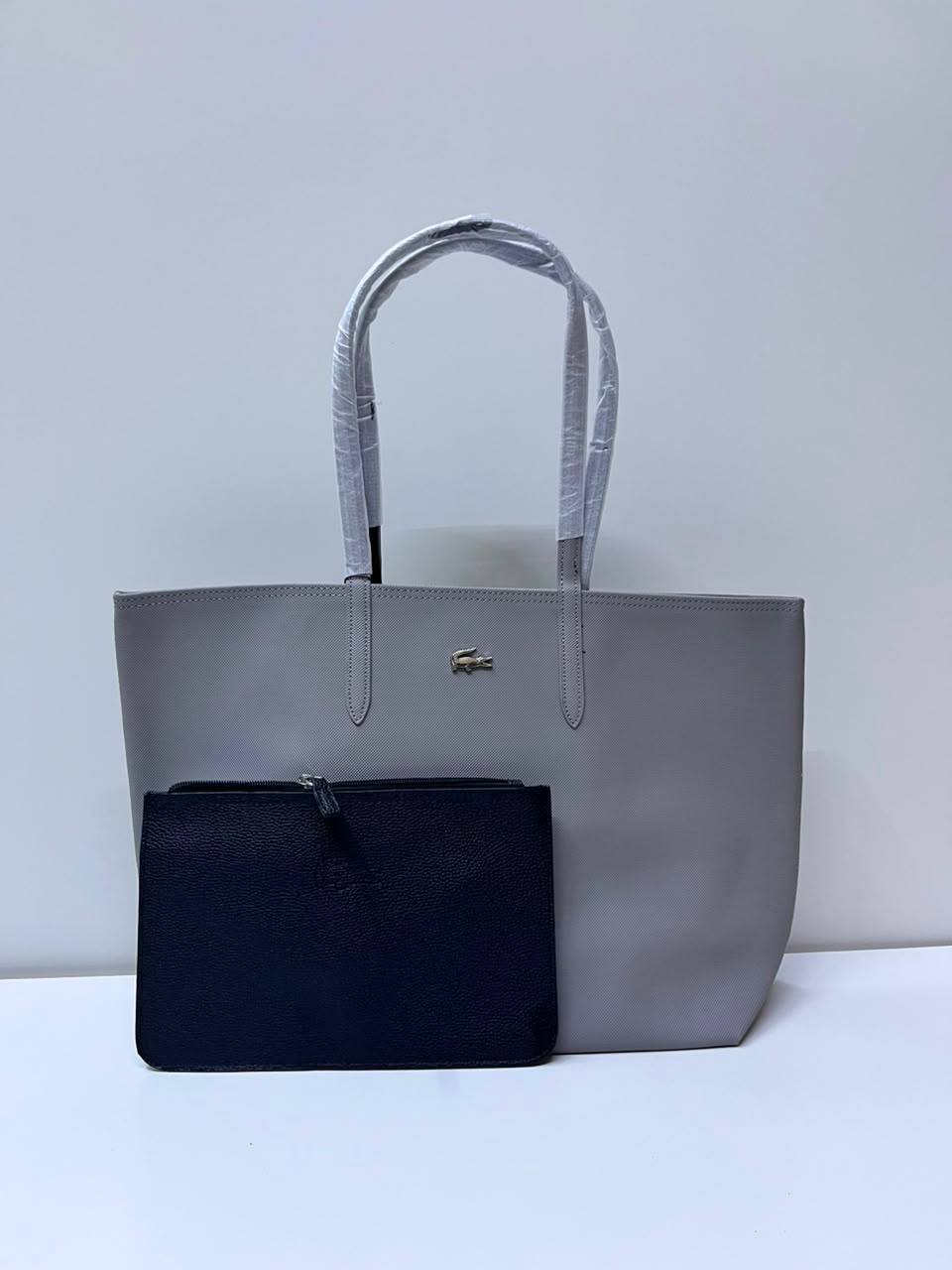 Lacoste 
75 dhs💓
size 47×13×28cm

Zain42
♥️♥️♥️