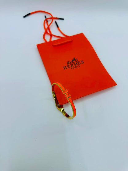 *Stainless steel 🦋*
Bangle 💯
Non tarnish 💯
With paper bag 🛍️
20 dhs🇦🇪🇦🇪

Zain216
♥️♥️♥️