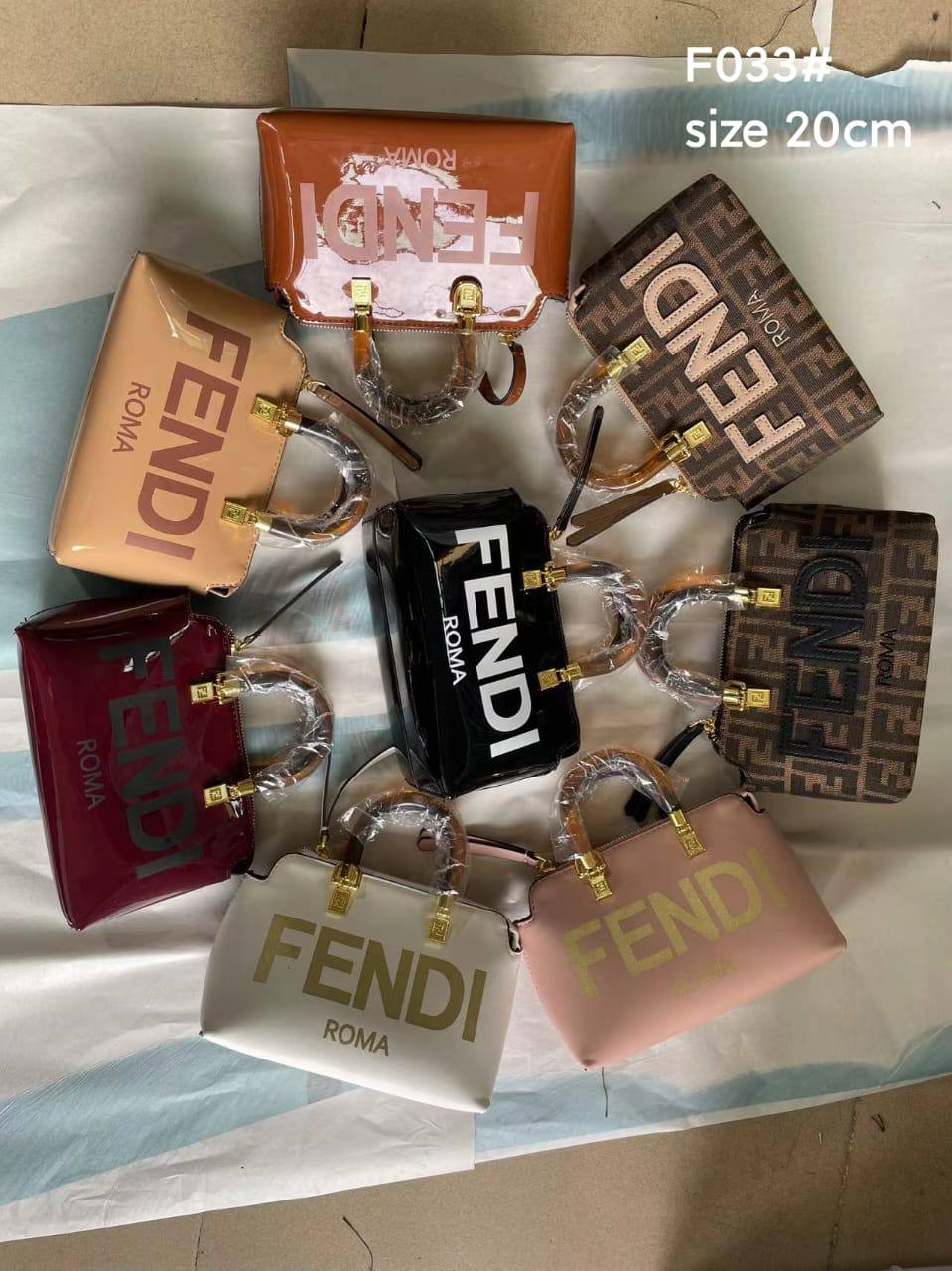 Fendi

90 dhs🪙🌨️

high quality 

With box
🎁🎁🎁

Zain26
♥️♥️♥️
