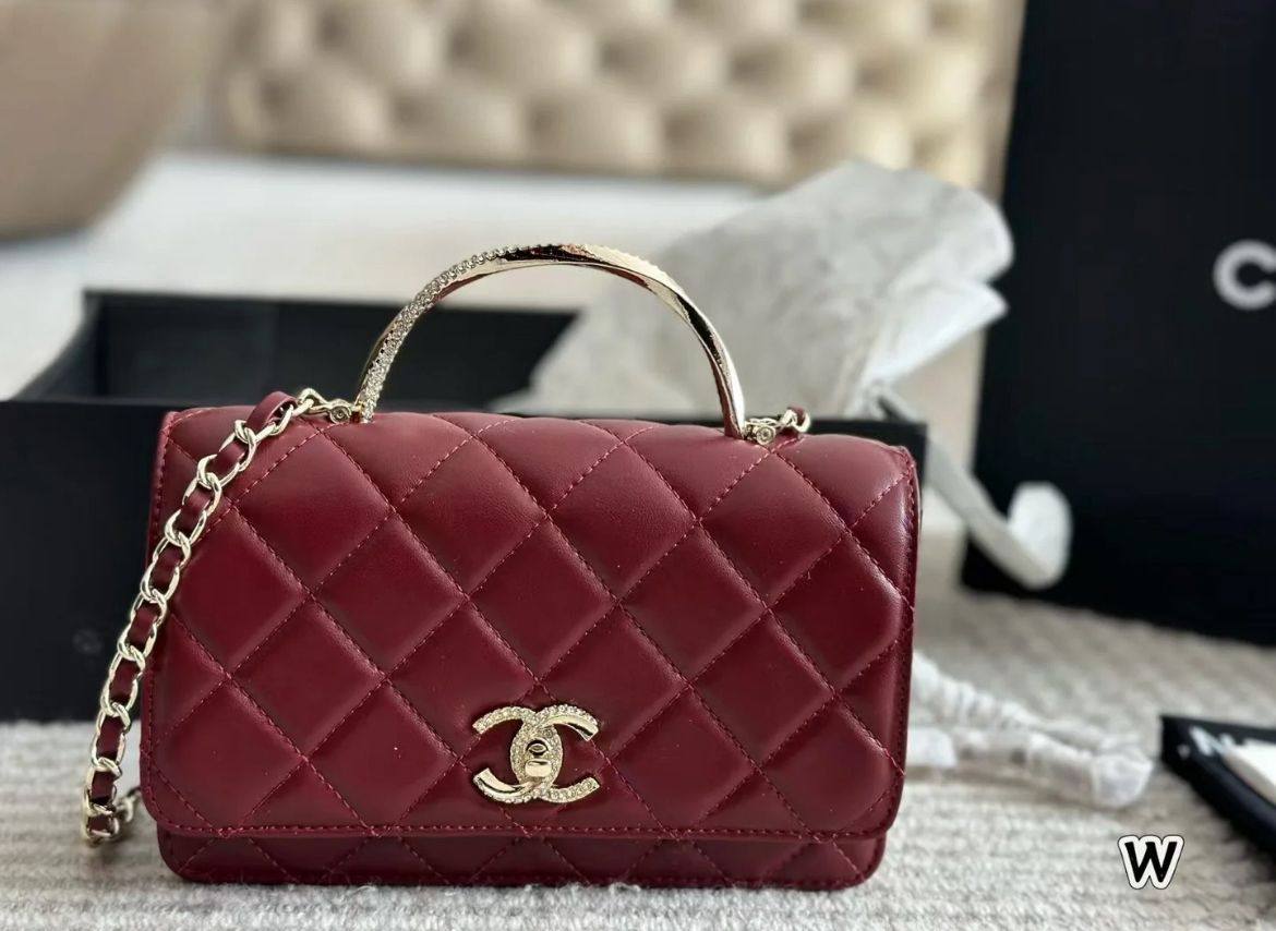 Chanel
100 dhs✅
Good-quality 

with box
🎁🎁🎁

Zain35
♥️♥️♥️