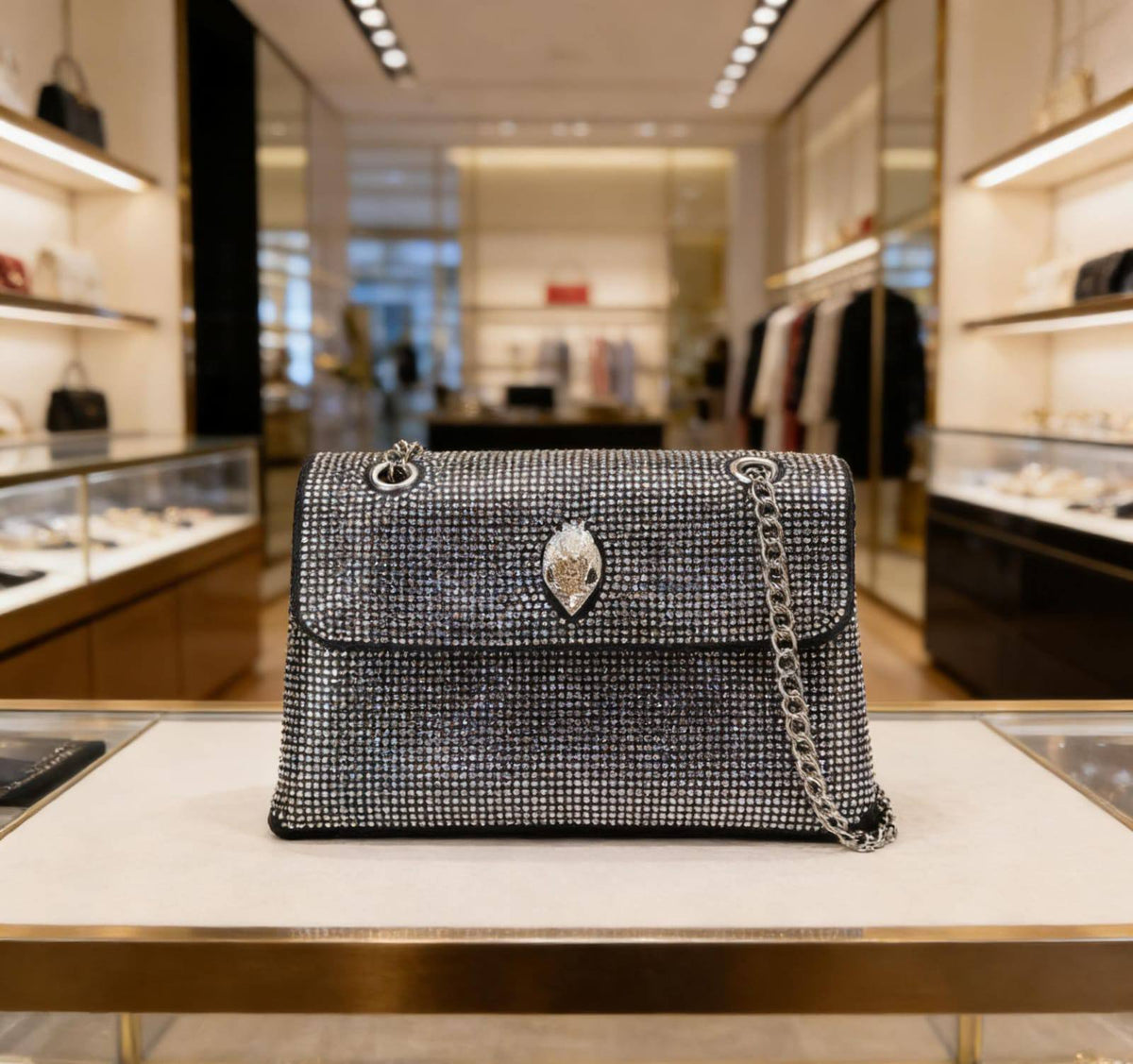 Aigner

115 dhs🇦🇪🇦🇪
Have box

Zain07
♥️♥️♥️