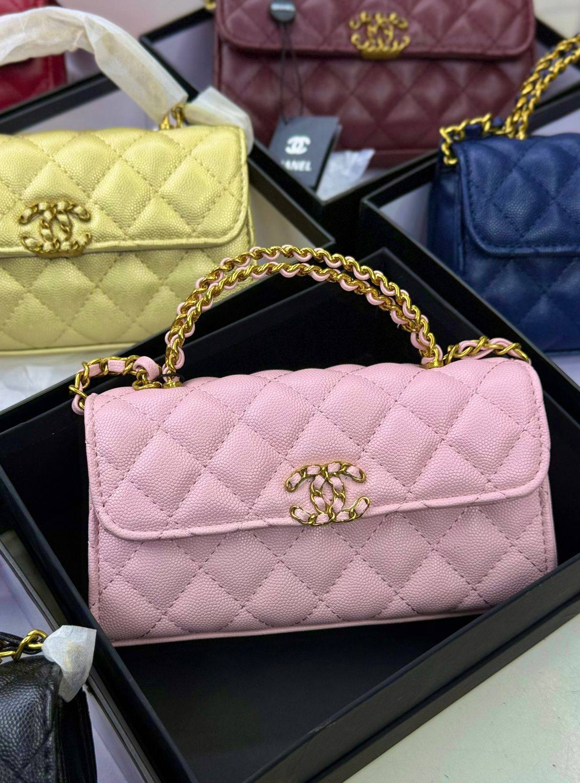 CHANEL 23P KELLY🆕
GOOD QUALITY ☘️
95 dhs❣️

WITH BOX 📦
🎁🎁🎁

Zain28
♥️♥️♥️