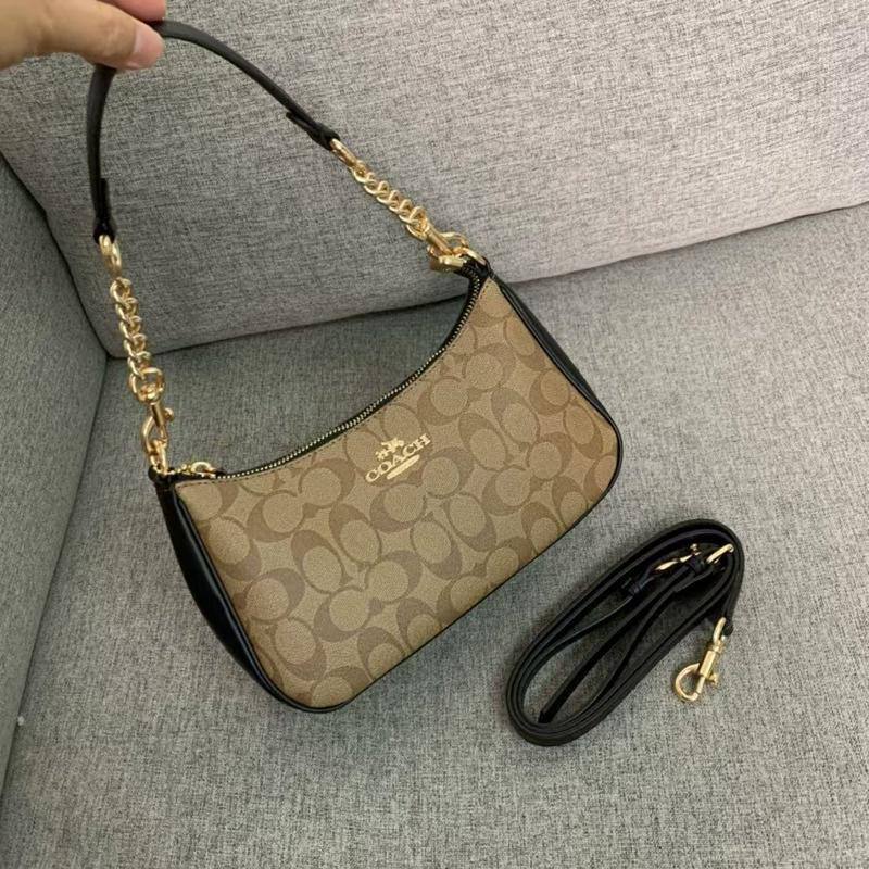 Coach
Best quality 

with box’s 
🎁🎁🎁

95 dhs🪙🖤
size 22cm

Zain158
♥️♥️♥️