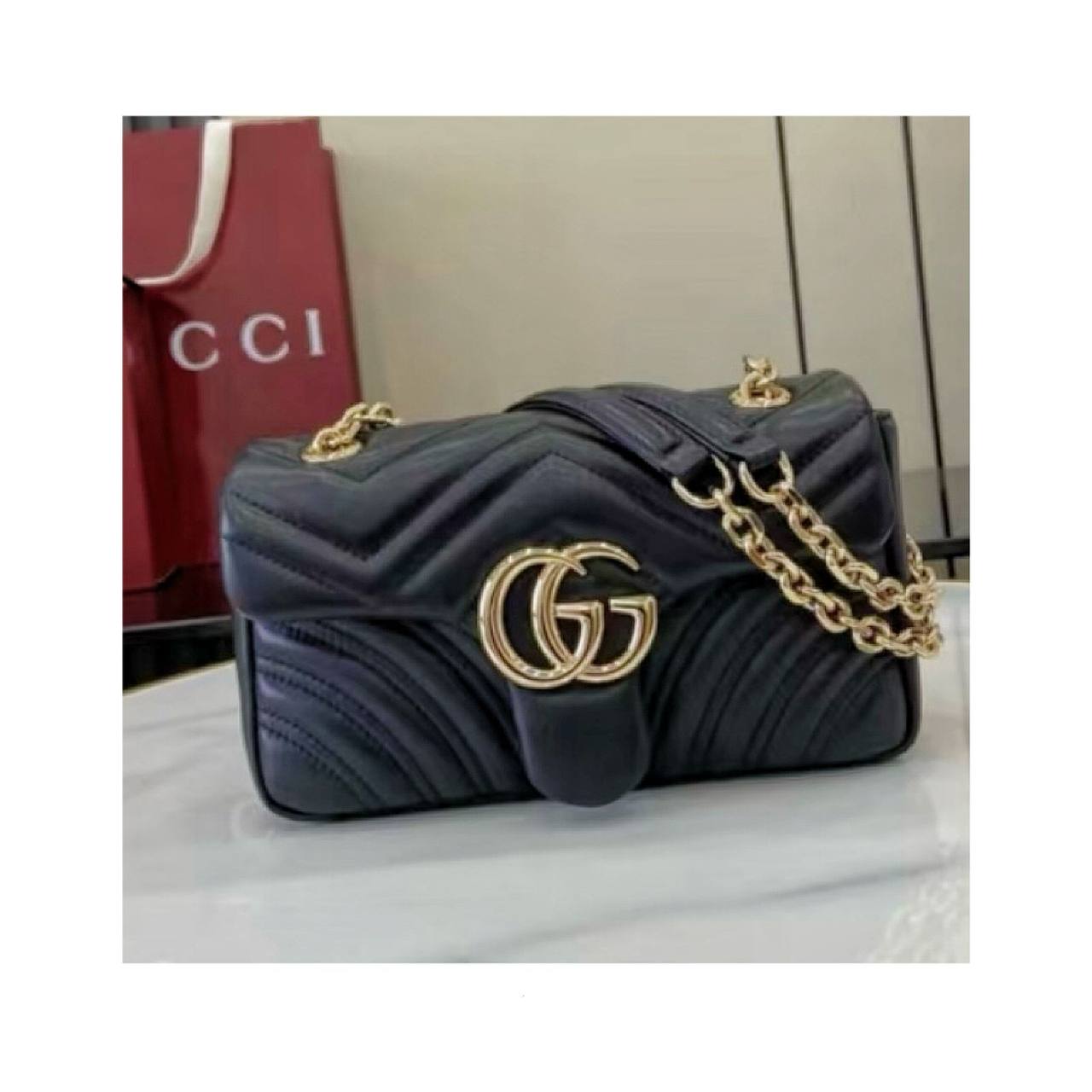 GUCCI
GOOD QUALITY 

WITH BOX 
🎁🎁🎁

100 dhs✅

Zain39
♥️♥️♥️