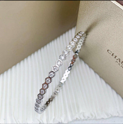 CHAUMET 🦋*
Bangle 💥
Master quality 💯
With black boxes 📦 
55 dhs🪙🌨️
With master box 🗃️ 
120 dhs🪙🌨️

Zain216
♥️♥️♥️