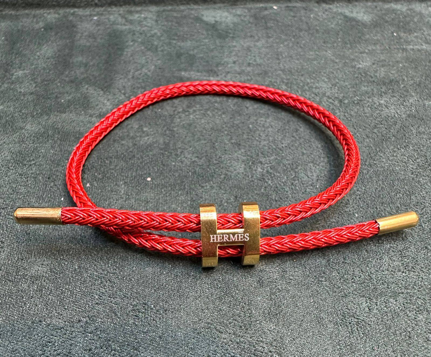 Hot moving 🔥🔥🔥 
Hermes UNISEX Bracelet. 
Water proof 💦💦💦
30 dhs❣️

Zain243
♥️♥️♥️