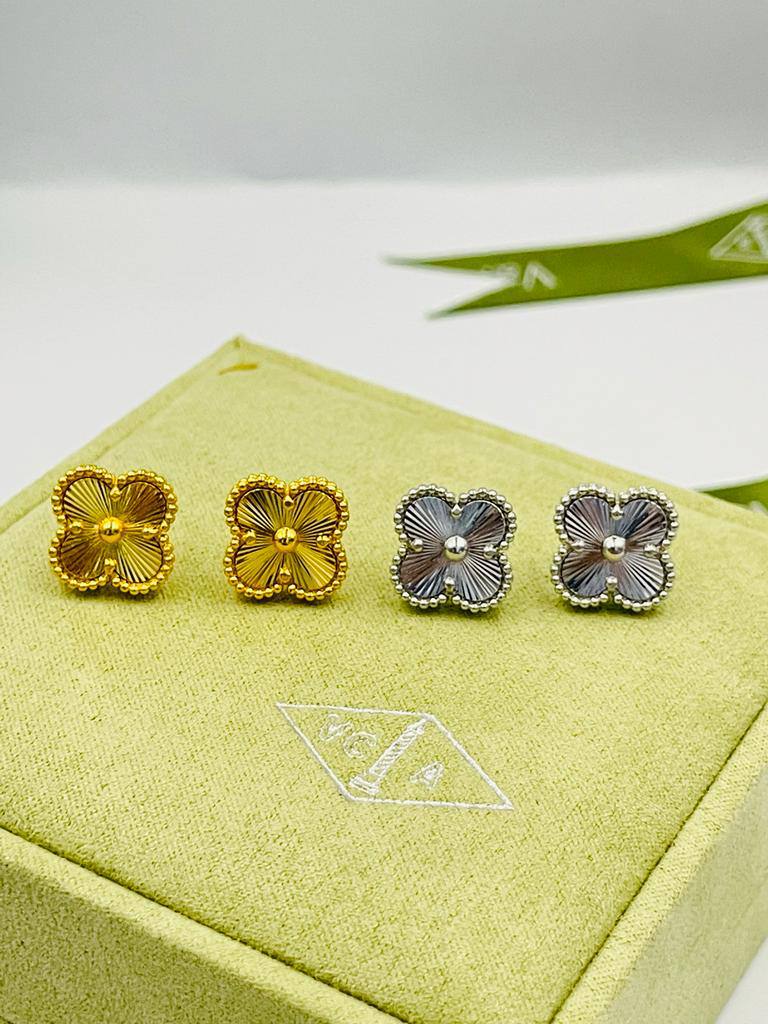 VCA 
EARRING 💫✨
WITH BOX AND PAPER BAG🛍️🎁 
50 DHS🇦🇪🇦🇪 
GOLD ROSE GOLD SILVER AVAILABLE

Zain89
♥️♥️♥️