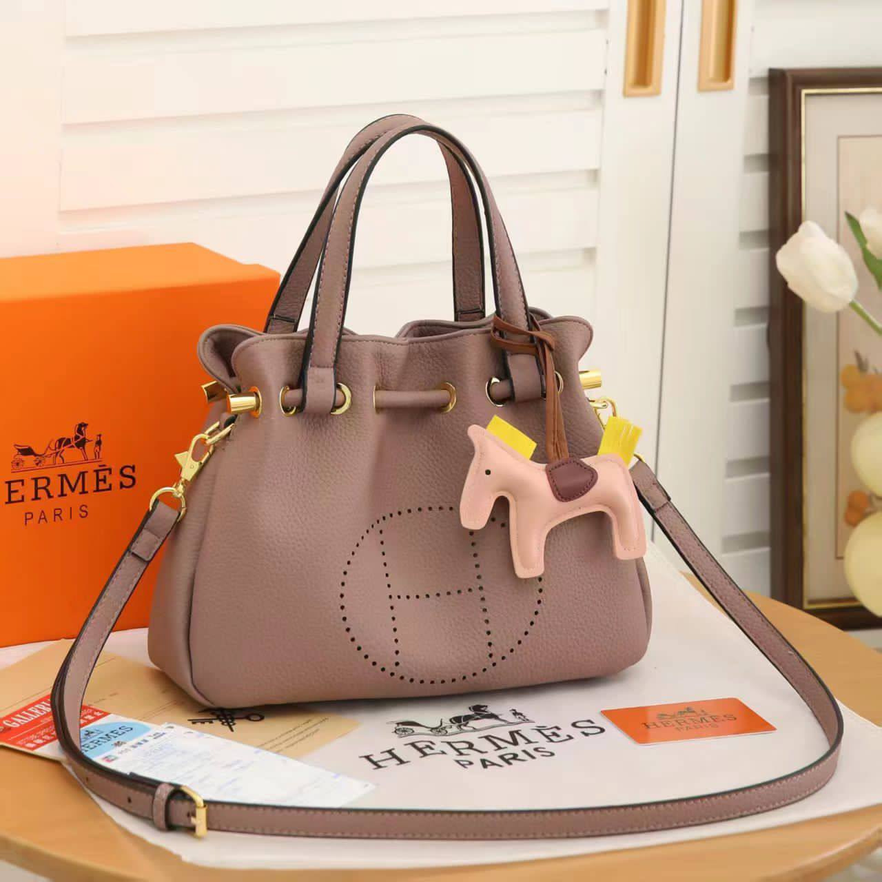 Hermes
110 dhs🇦🇪

Zain223
♥️♥️♥️