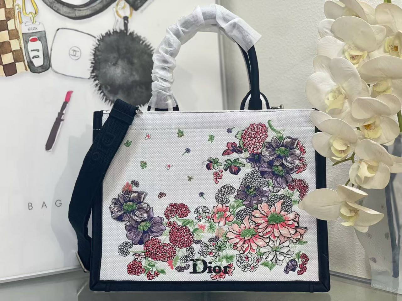 DiOR 
Master🖤
#41cm=330 dhs✅
#36cm=320 dhs✅🥰🥰✋

Zain228
♥️♥️♥️