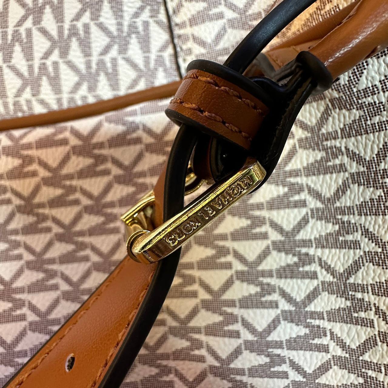 MK 
BACKPACK 
GOOD QUALITY  
95 dhs✅

Zain39
♥️♥️♥️