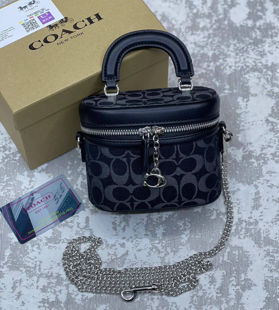 COACH

90 dhs🗽

With box
🎁🎁🎁

Zain175
♥️♥️♥️