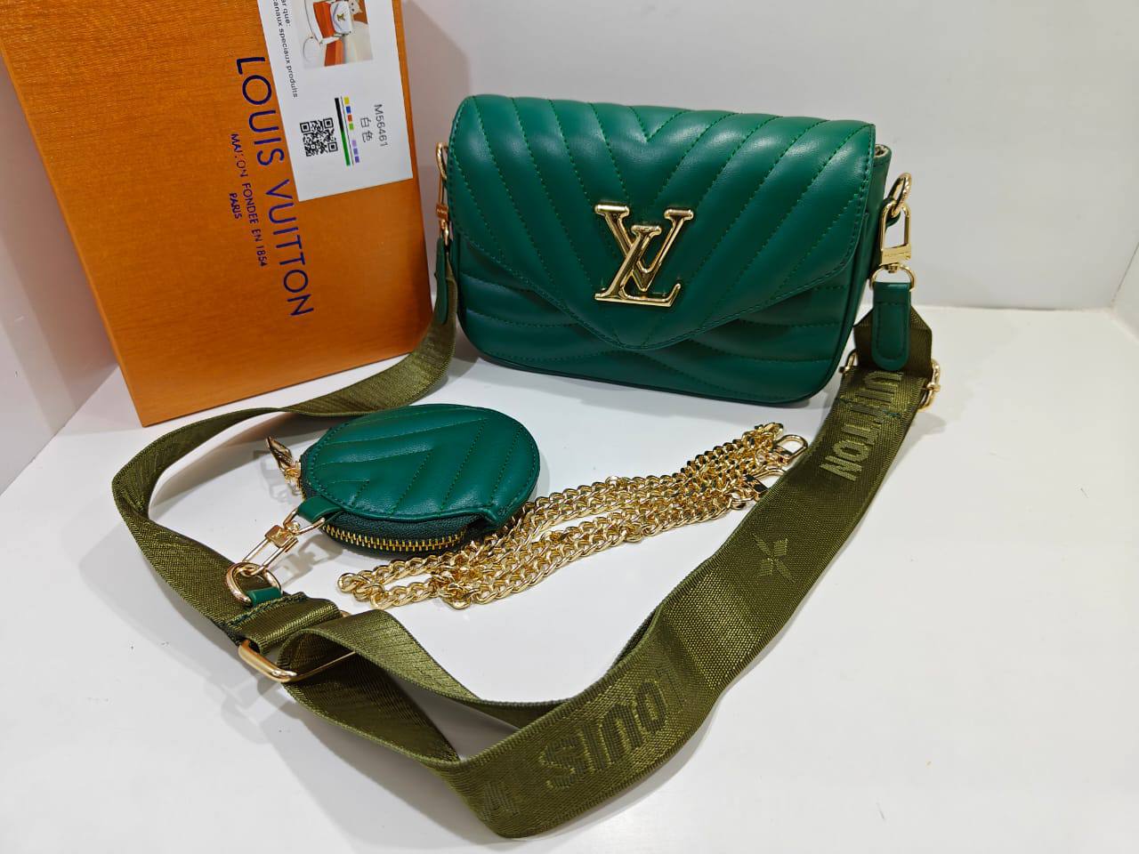 LV 
95 dhs🌺 
with box
🎁🎁🎁

Zain235
♥️♥️♥️