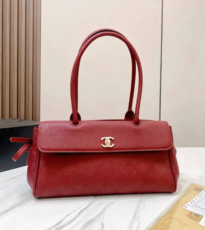 CHANEL 

NEW CAME 
MEDUIM SIZE 

GOOD QUALITY 
120 dhs🇦🇪🇦🇪

Zain39
♥️♥️♥️