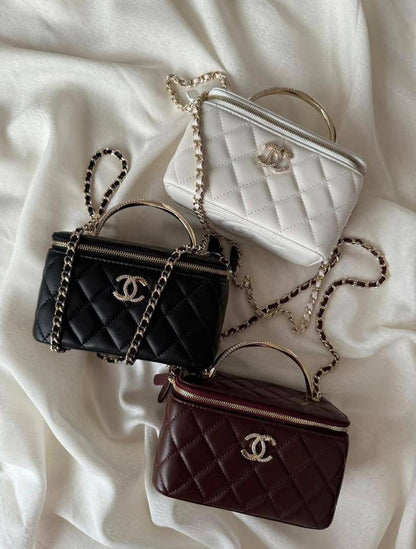 Chanel

110 dhs❣️

High-quality product 
with box
🎁🎁🎁

Zain35
♥️♥️♥️
