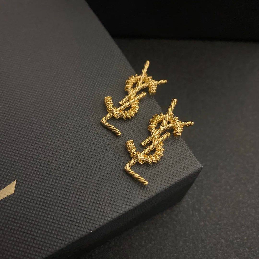 YSL ❤️‍🔥*
Earring 🦋
Master quality 💯
With normal boxes 📦 
45 dhs✅

Zain216
♥️♥️♥️