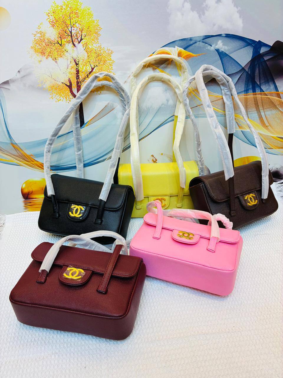 CHANEL
Best quality with box
115 dhs✅
size23CM

Zain290
♥️♥️♥️