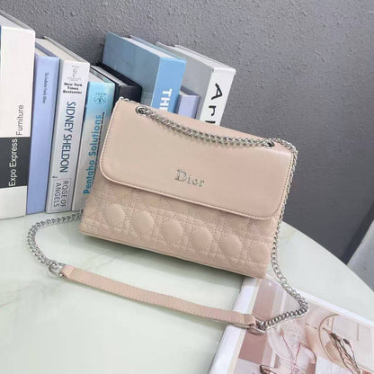 Dior 
good quality
95 dhs✅

Zain278
♥️♥️♥️
