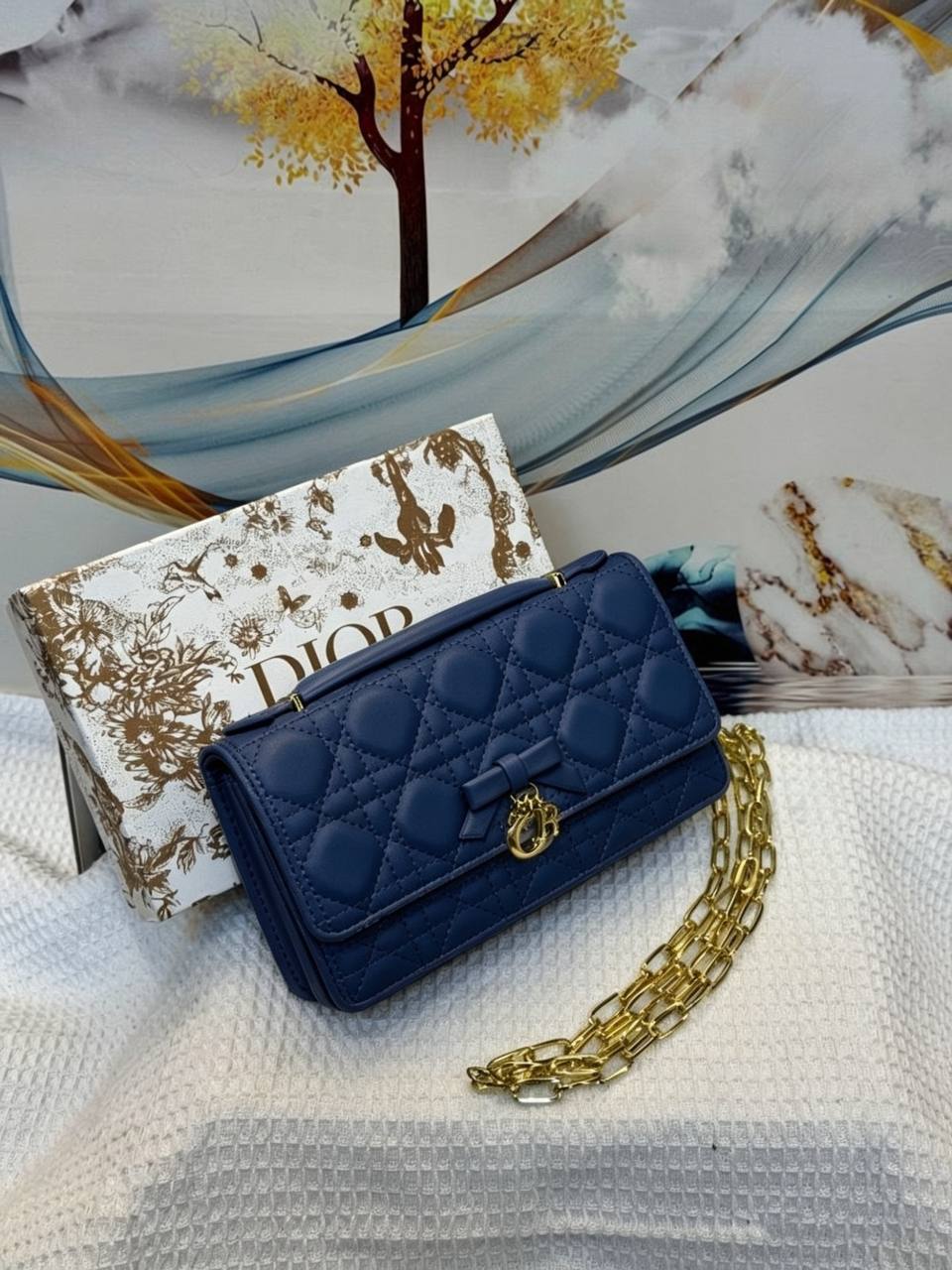 Dior

Best quality 
with box

110 dhs🇦🇪🇦🇪

size 21CM
Zain290
♥️♥️♥️