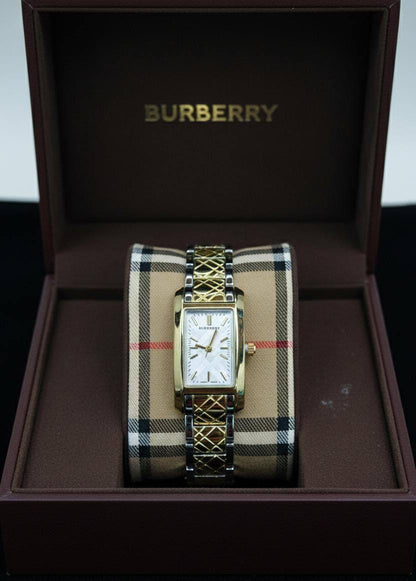 BURBERRY🆕 LADIES 
GOOD QUALITY 💯
60 dhs🪙💕

Zain133
♥️♥️♥️