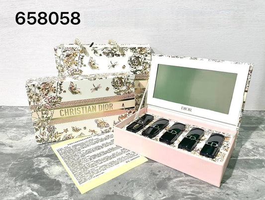 Dior Set
60 dhs💓

Zain105
♥️♥️♥️