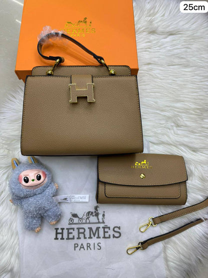 💞 Hermes 2 in 1
1️⃣ First quality ＋🎁
Size : 25 * 13 * 16 cm
95 dhs🇦🇪
with box🎁

Zain115
♥️♥️♥️