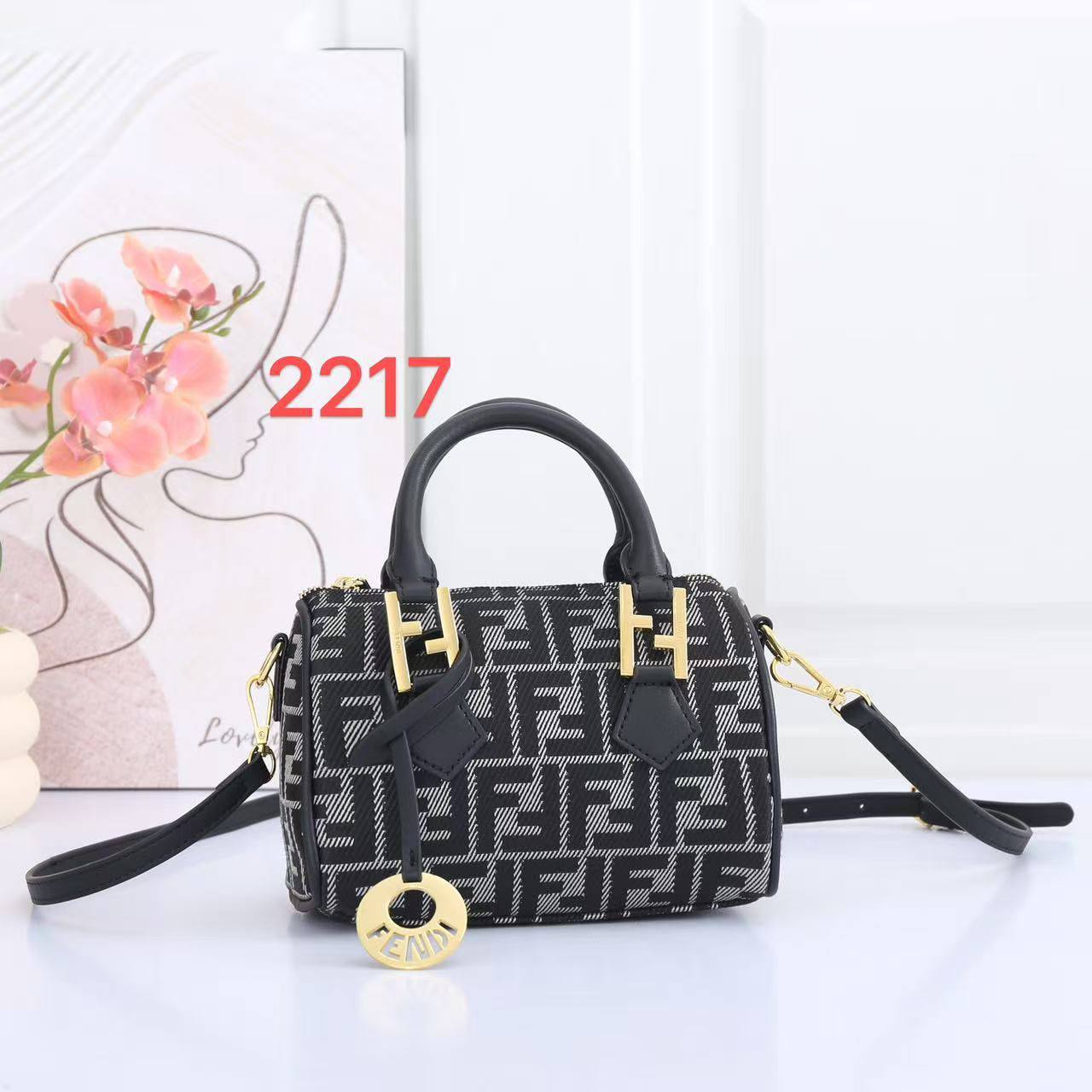 Fendi
100 dhs✅
size：20cm
Good-quality 

with box
🎁🎁🎁

Zain35
♥️♥️♥️