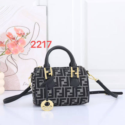 Fendi
100 dhs✅
size：20cm
Good-quality 

with box
🎁🎁🎁

Zain35
♥️♥️♥️