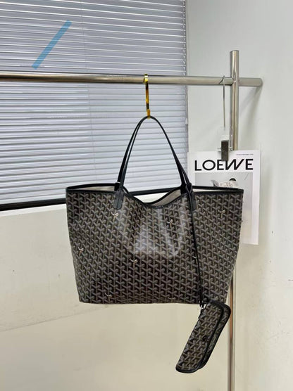 Goyard
size : 54x32x18cm 
70 dhs💓

Zain232
♥️♥️♥️