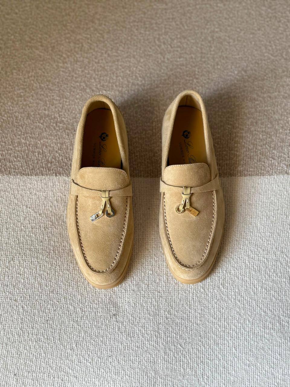 Loro Piana
Size 36 to 41
450 dhs✅

Zain288
♥️♥️♥️