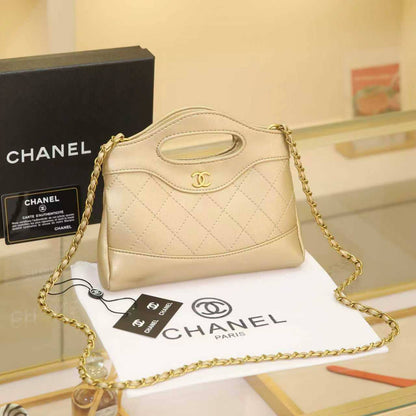 Chanel
95 dhs✅
Good  quality
Size:21cm

with box
🎁🎁🎁

Zain74
♥️♥️♥️