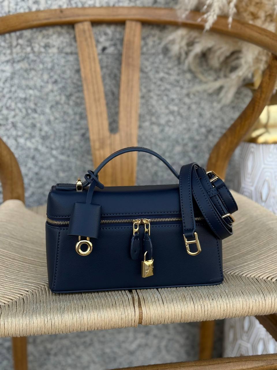 LORO PIANA
22cm
350 dhs🇦🇪
Top quality 
With box🎁

Zain167
♥️♥️♥️