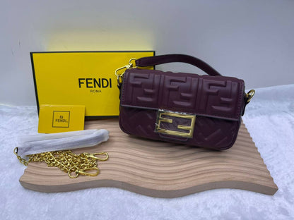 Fendi

With  box 
🎁🎁🎁

85 dhs🪙🌺

Zain114
♥️♥️♥️
