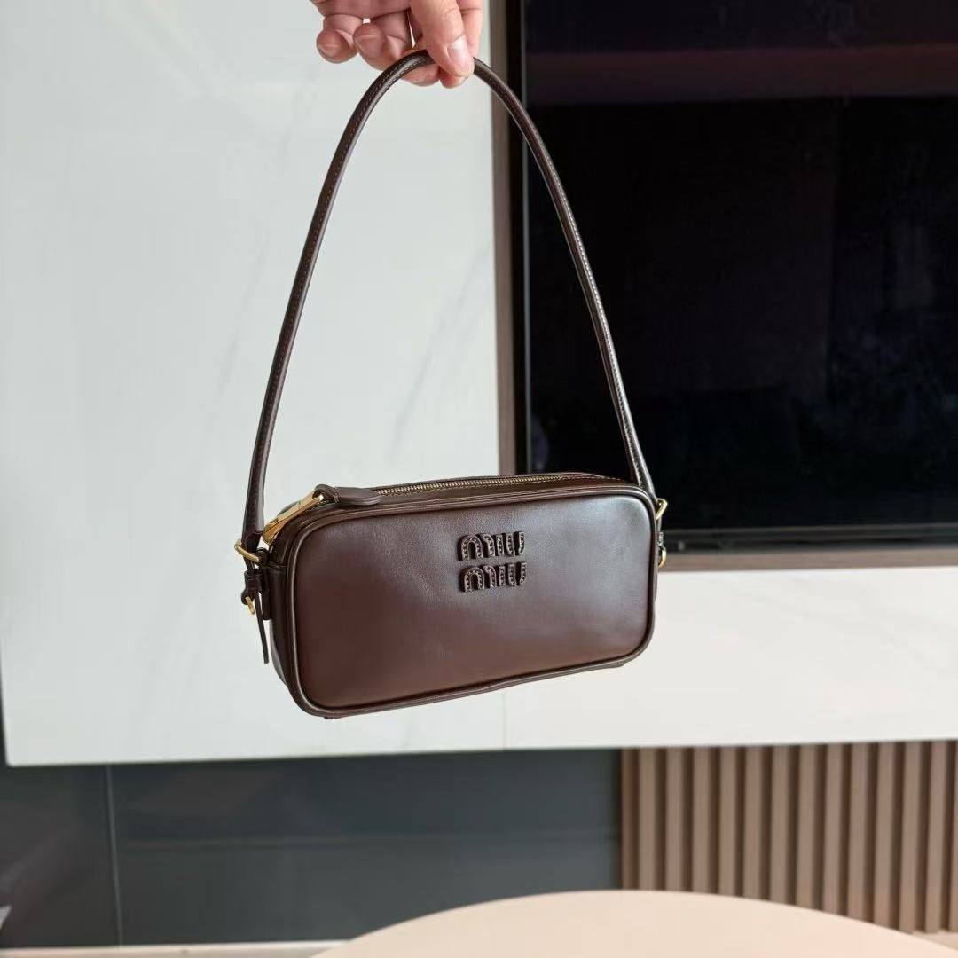 *Miu Miu leather mini bag✅*
*Size 20 cm*
For Price 👇 WTSP Text Zain 0568585901

Zain274
♥️♥️♥️