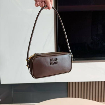 *Miu Miu leather mini bag✅*
*Size 20 cm*
For Price 👇 WTSP Text Zain 0568585901

Zain274
♥️♥️♥️