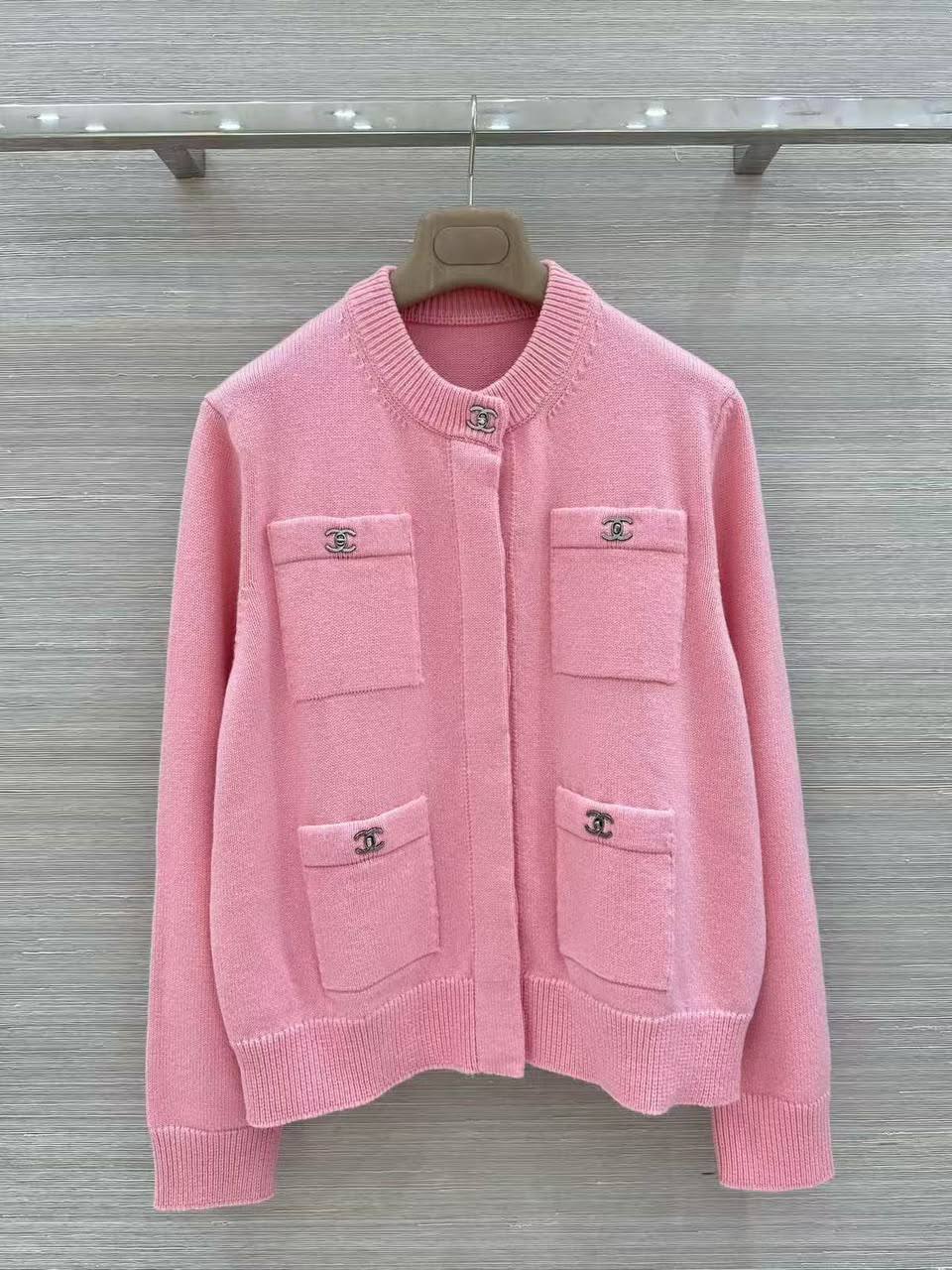 CHANEL NEW 

VIP QUALITY 

CASHMERE

Size : 36-38-40-42

600 dhs🇦🇪🇦🇪

Zain287
♥️♥️♥️