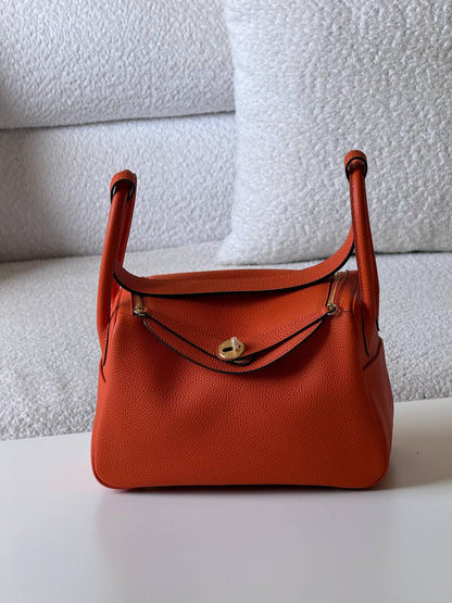 Hermes
Lindy 26 cm💥Master quality ✅with box📦
400 dhs✅

Zain52
♥️♥️♥️