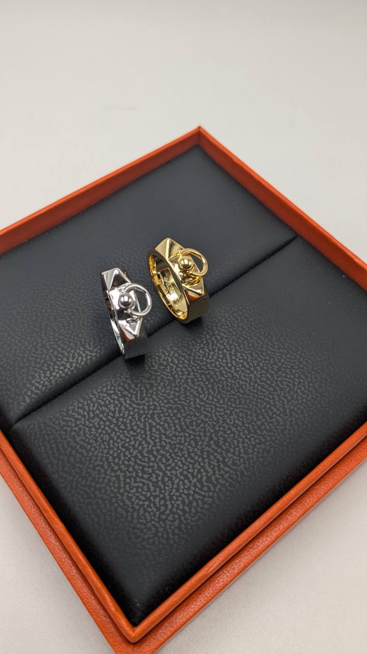 Hermes
*Master Quality* 
*Finger Ring*
65 dhs🇦🇪🇦🇪 with Normal Box 🎁
85 dhs🇦🇪🇦🇪 with Good Box 🎁
110 dhs🇦🇪🇦🇪 with Master Box 🎁

Zain210
♥️♥️♥️
