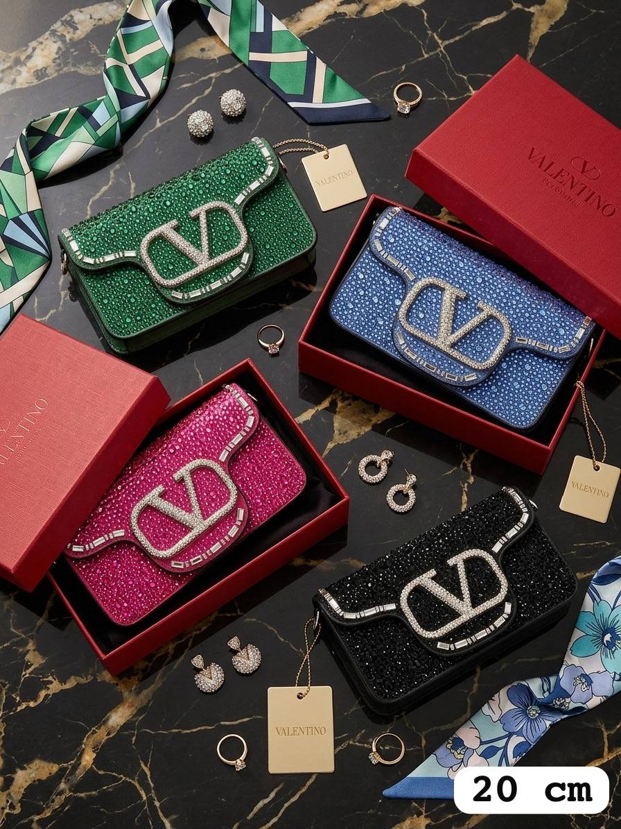 VALENTINO
120 dhs✅

with box 
🎁🎁🎁

Zain90
♥️♥️♥️