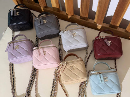 CHANEL 
Super Master Quality ⚡️
Original Packing 🎁
Size 10CM📏
For Price 👇 WhatsApp✅
0568585901 
0507557372
0552275751 Owner Zain 👌

Zain321
♥️♥️♥️