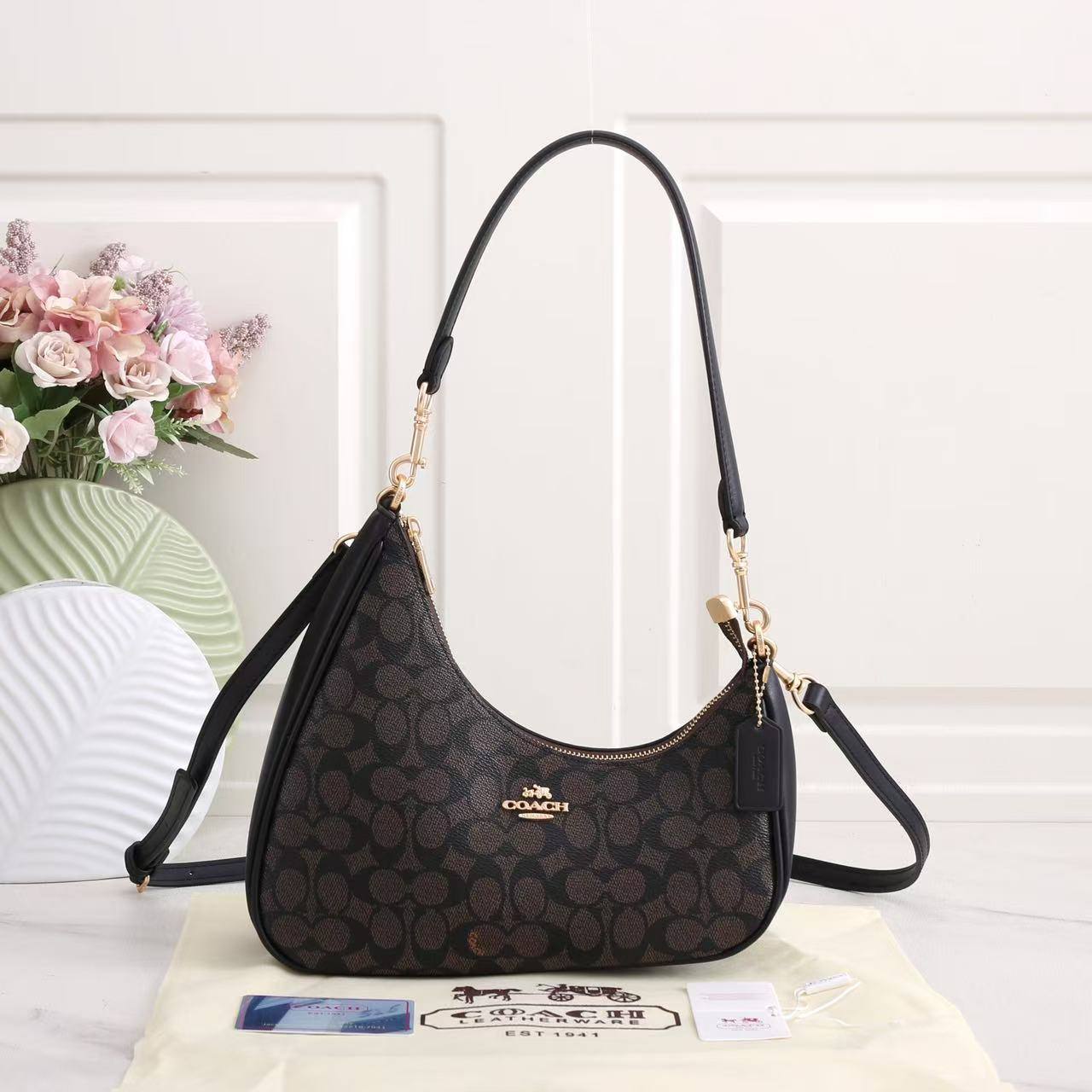 LV - Coach

95 dhs✅

high quality 

With box
🎁🎁🎁

Zain26
♥️♥️♥️