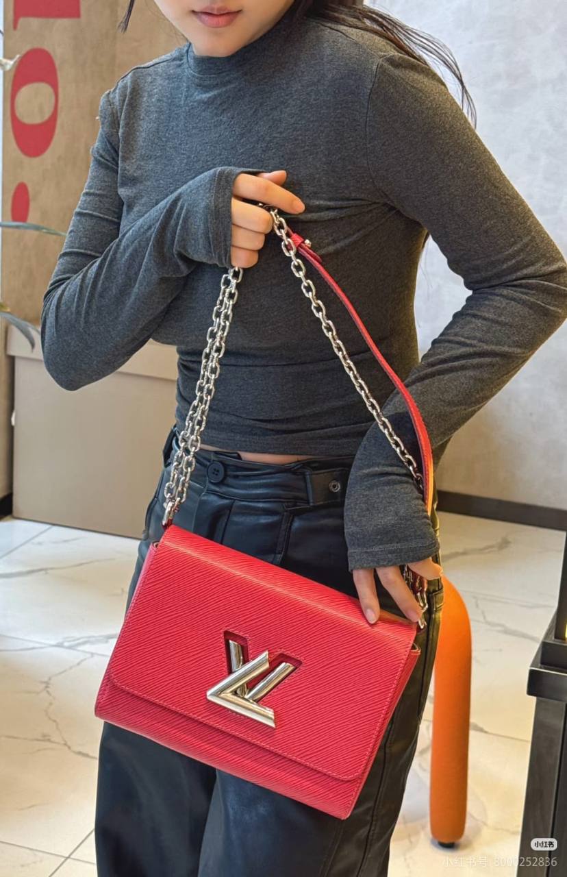 LV
Master🌺
320 dhs✅

Zain10
♥️♥️♥️