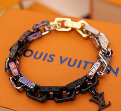 LV 
Master Bracelet 

90 dhs🪙🌨️

Zain32
♥️♥️♥️