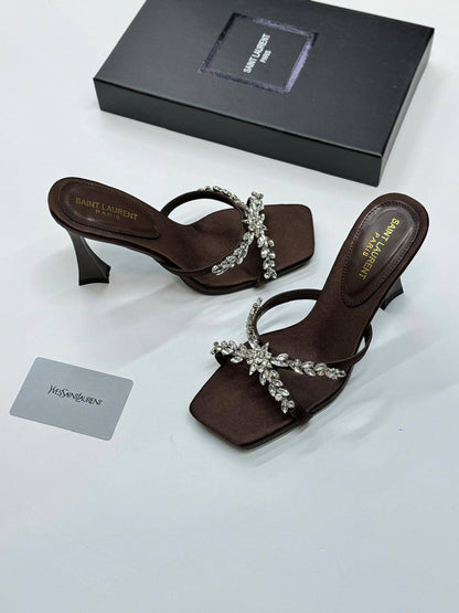 YSL
 7cm
Size 36-37-38-39-40-41
115 dhs🪙🖤

Zain86
♥️♥️♥️