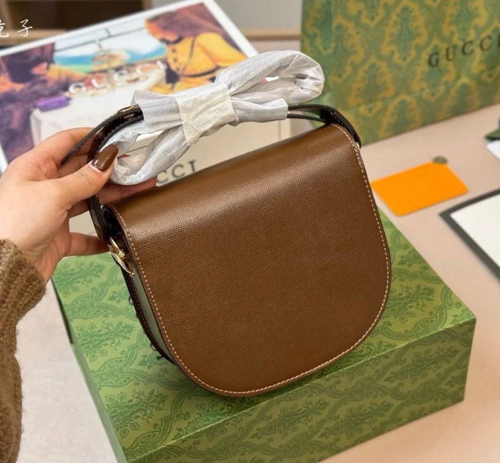 GUCCI 
GOOD QUALITY

 WITH BOX 
🎁🎁🎁

90 dhs✅

Zain39
♥️♥️♥️