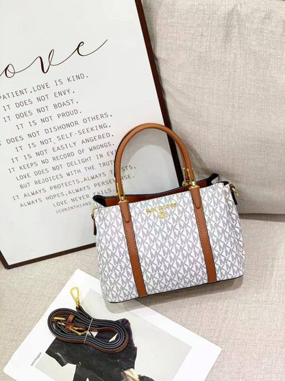 MK
90 dhs🪙💕 

with box 
🎁🎁🎁

high quality

Zain26
♥️♥️♥️