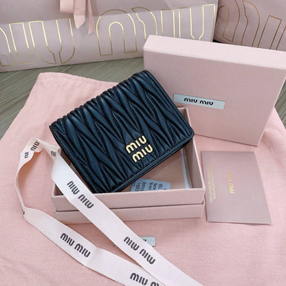 Miu miu

320 dhs🇦🇪🇦🇪🇦🇪

Zain275
♥️♥️♥️