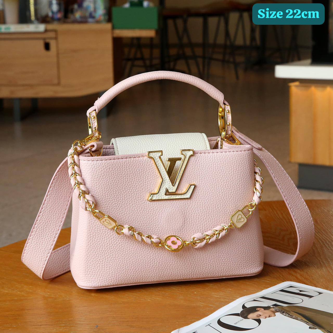 LV
Best quality

With box’s
🎁🎁🎁

125 dhs❣️
size 22cm

Zain158
♥️♥️♥️